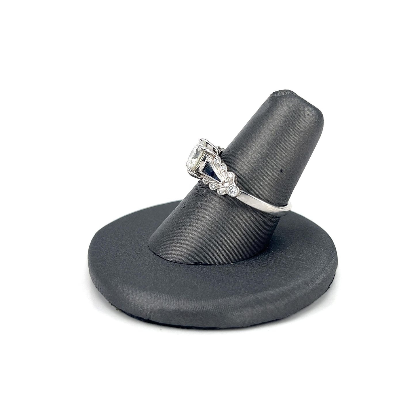 White Gold Bluffy Diamond Sapphire Ring