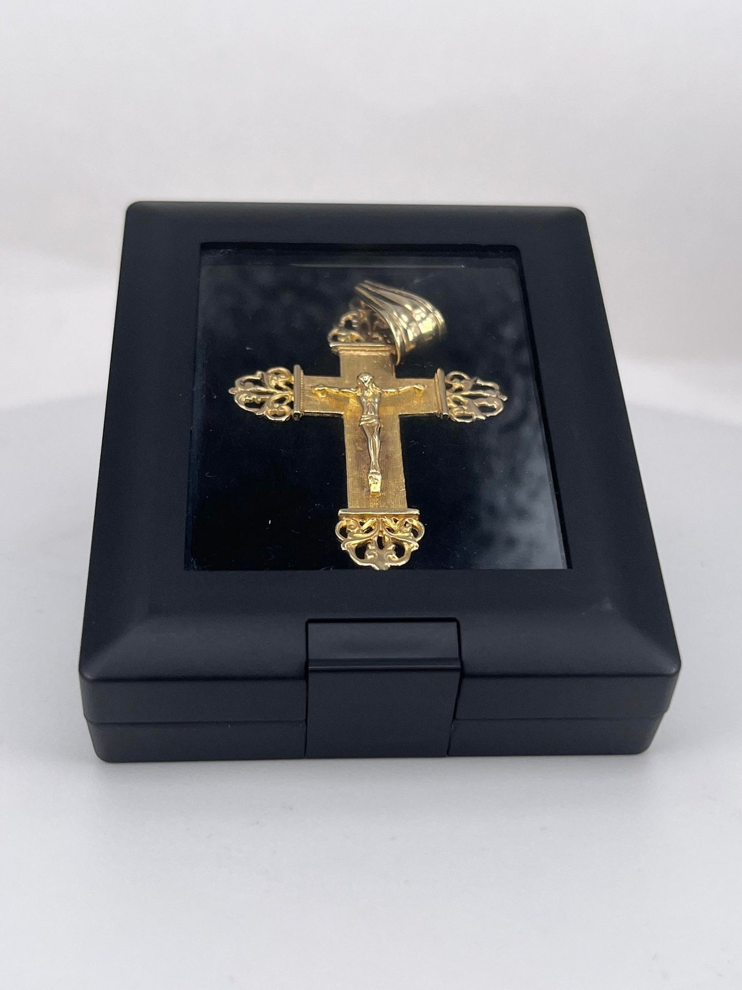 Yellow Gold Unique Crucifix
