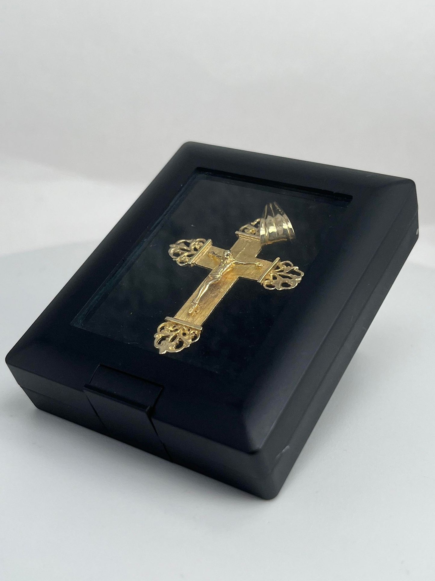 Yellow Gold Unique Crucifix