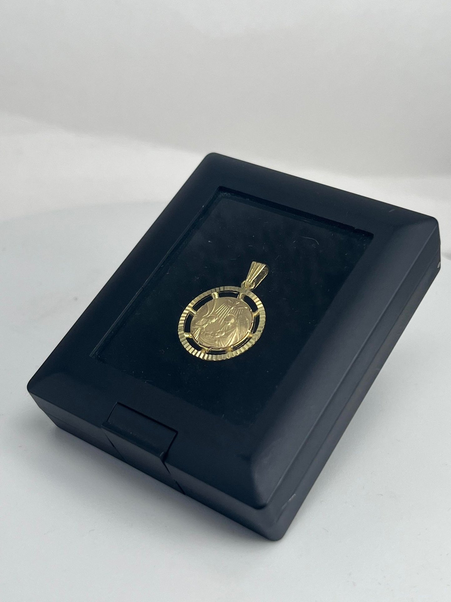 Yellow Gold Nativity Scene Pendant