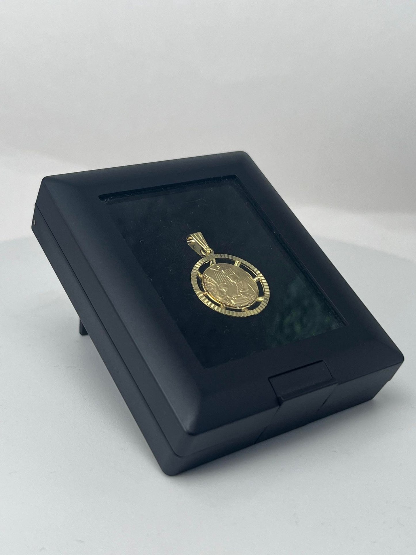 Yellow Gold Nativity Scene Pendant