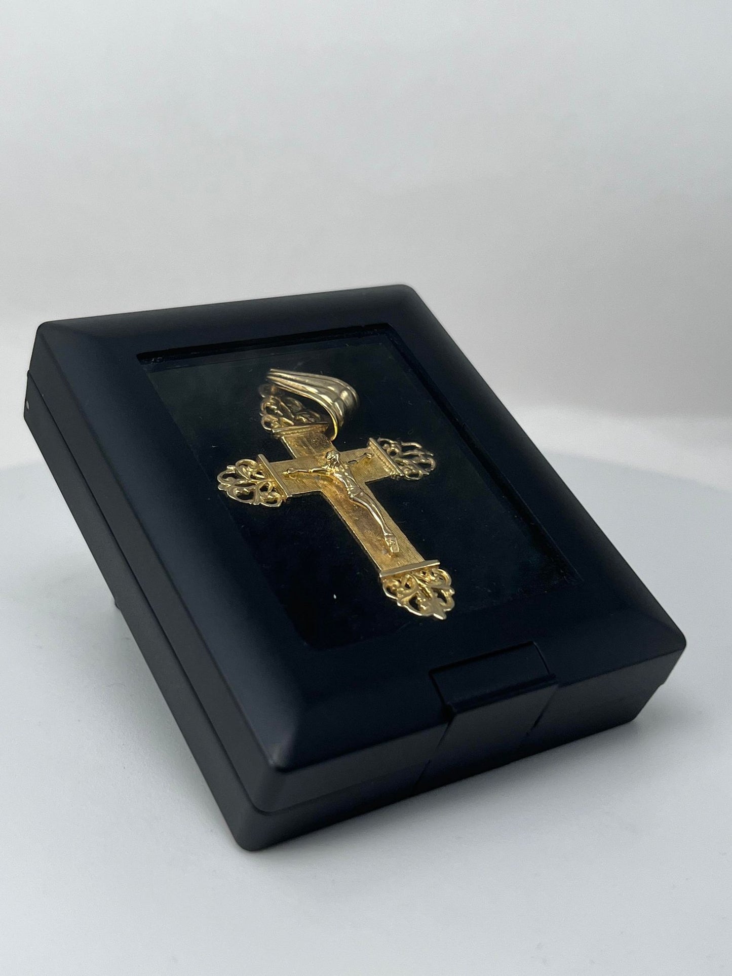 Yellow Gold Unique Crucifix