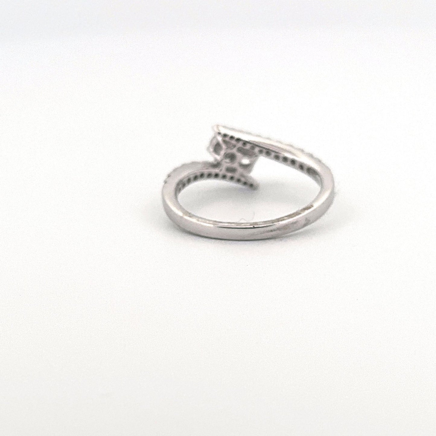 White Gold Ladies Diamond Fashion Ring